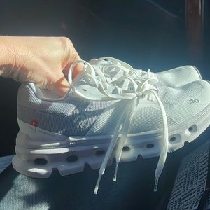 New OnCloud ladies size 5 - cloud runner